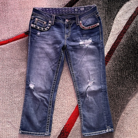 Ladies Miss Me Signature Cuffed Capri - Picture 3 of 8